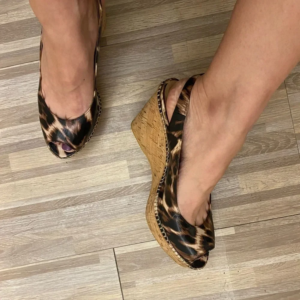 Stuart Weitzman leopard leather wedges, size 8 - Picture 2 of 10